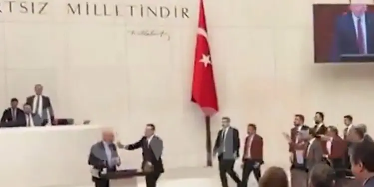 Mecliste Bir Günlük Filistin Birlikteliğin Ardından Küfür ve Hakaretler Kaldığı Yerden Devam Ediyor.