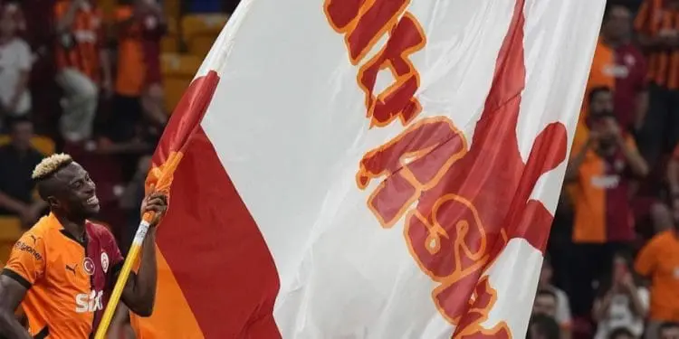 Galatasaray – Çaykur Rizespor maçı sonrası Victor Osimhen ultrAslan Tribünlerinde